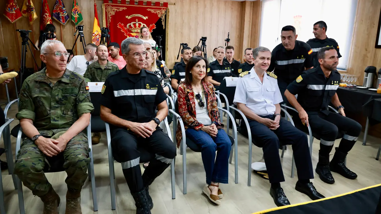 La ministra de Defensa, Margarita Robles, visita el Quinto Batall&oacute;n de Intervenci&oacute;n en Emergencias y la Unidad de Drones de la Unidad Militar de Emergencias