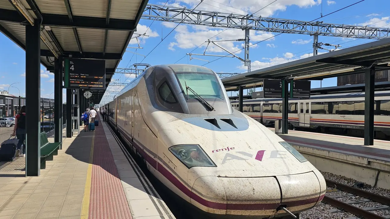 Renfe Feve tren ave