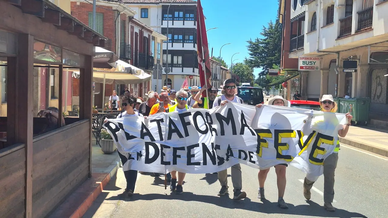 Concluye la tercera etapa de la marcha reivindicativa Guardo (Palencia)-Le&oacute;n de la Plataforma en Defensa de Feve. Llegada a Bo&ntilde;ar