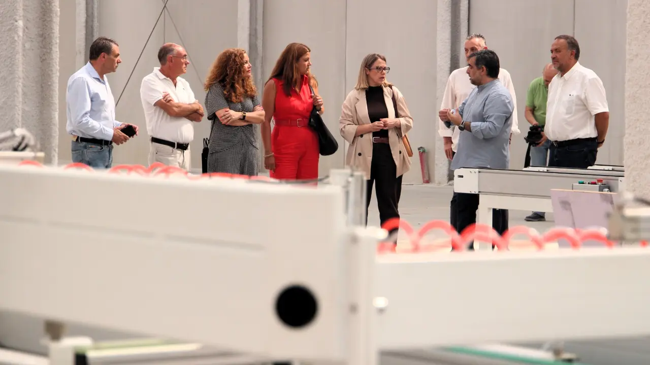 La directora del ITJ visita la finalizaci&oacute;n de obras de la planta de reciclaje de m&oacute;dulos fotovoltaicos en Bembibre