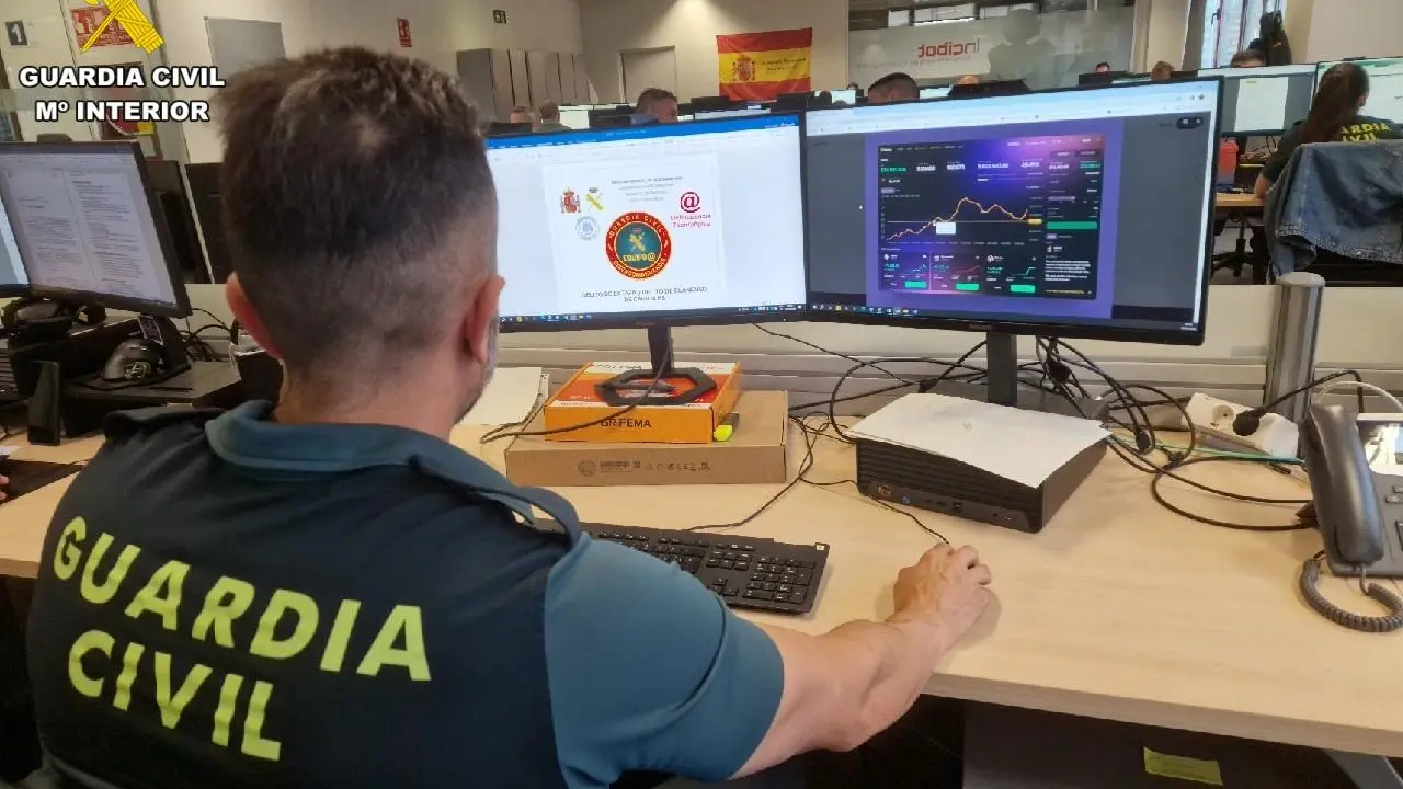 La Guardia Civil, desde la CiberComandancia con sede en el Incibe (Le&oacute;n), mantiene abierta una investigaci&oacute;n por un presunto delito de estafa y blanqueo de capitales. | GC