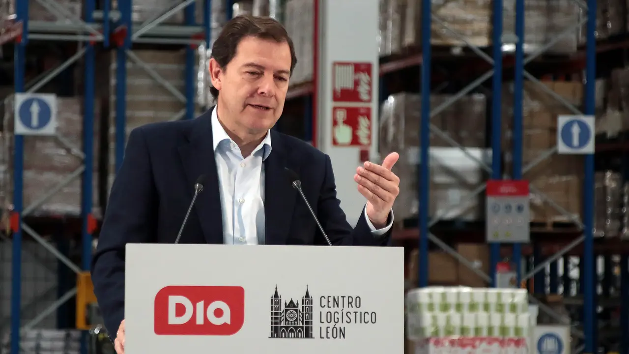 El presidente de la Junta, Alfonso Fern&aacute;ndez Ma&ntilde;ueco, participa en el acto de inauguraci&oacute;n del nuevo centro log&iacute;stico DIA Le&oacute;n en Villadangos del P&aacute;ramo. Peio Garc&iacute;a. Ical