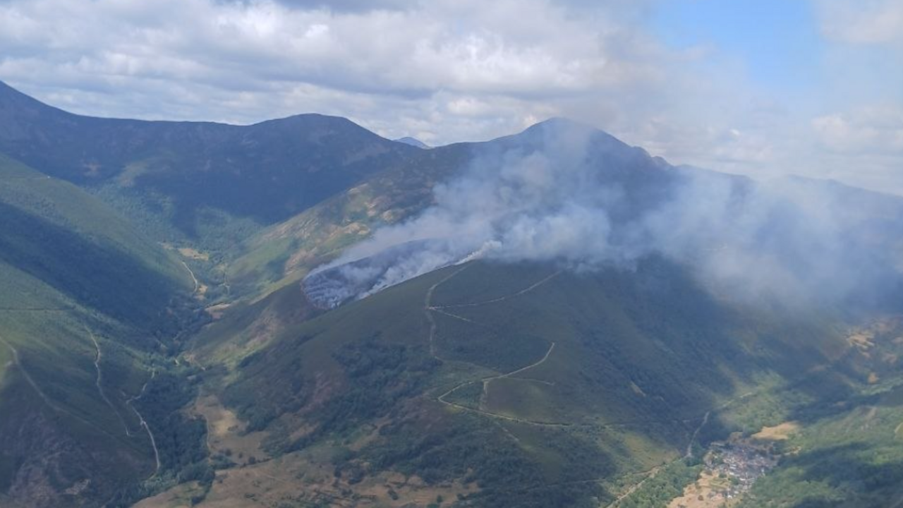 Incendio forestal en Gu&iacute;mara, Peranzanes