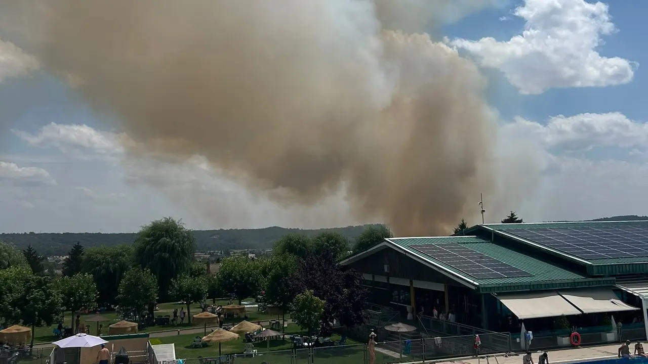 Incendio en Navatejera, vista desde la Casa de Asturias