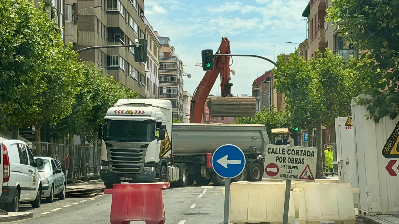 Obras en la avenida Mariano Andr&eacute;s. S.M.  (1)