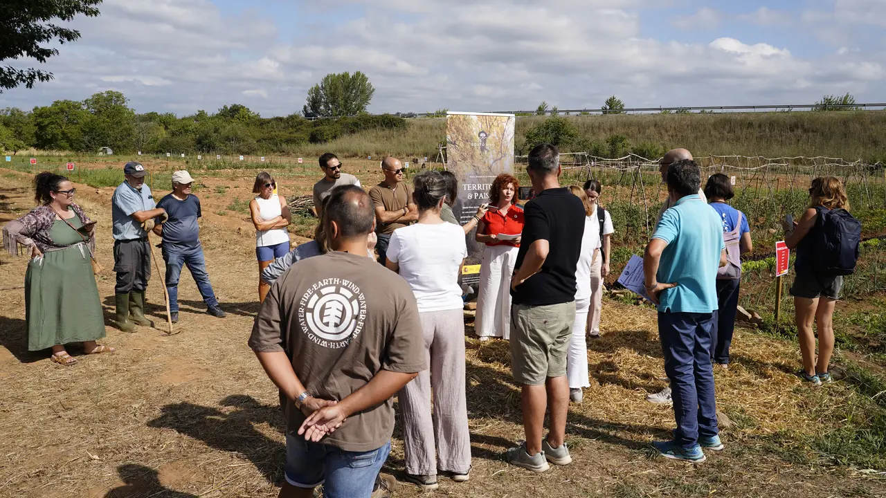 La Asociaci&oacute;n de Desarrollo Rural Bierzo-Cabrera presenta el Huerto Colectivo de Agricultura Regenerativa del Proyecto Souto Vivo, que ha contado con la colaboraci&oacute;n del Banco de Tierras, la Asociaci&oacute;n Alimentos de Calidad y Ciuden