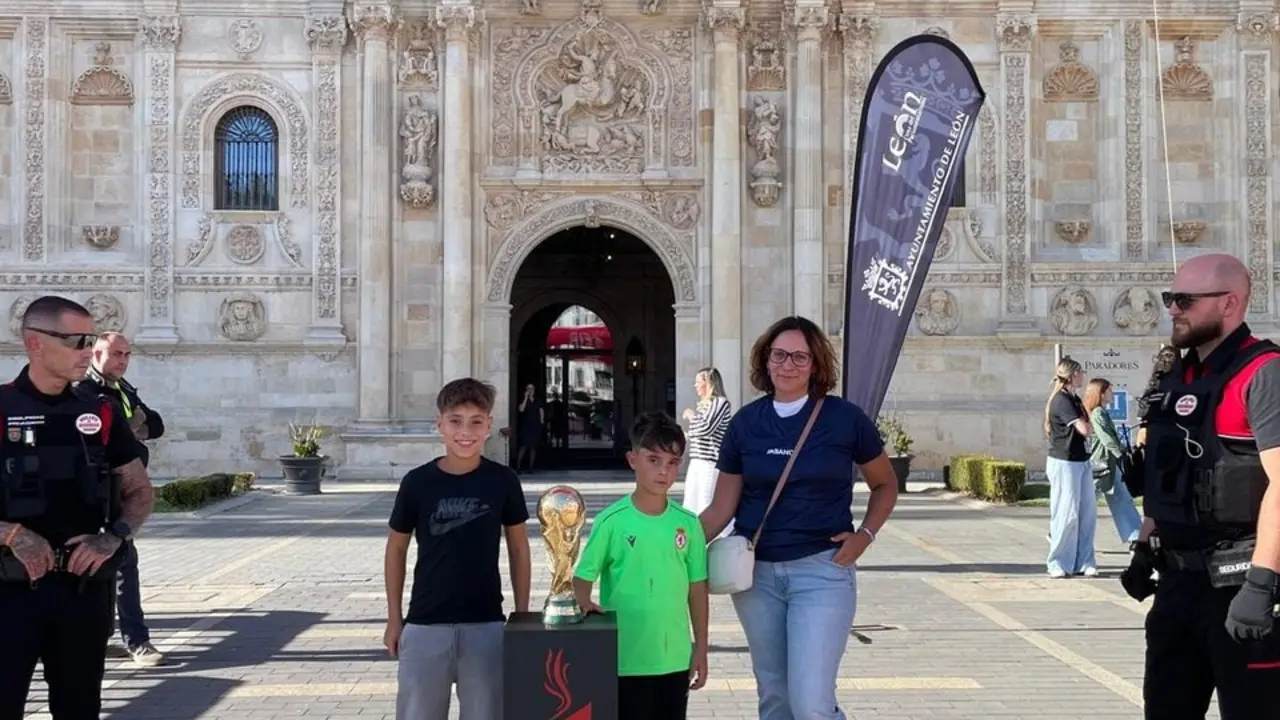 En 2025 los leoneses pudieron fotografiarse con la Copa del Mundo de 2010