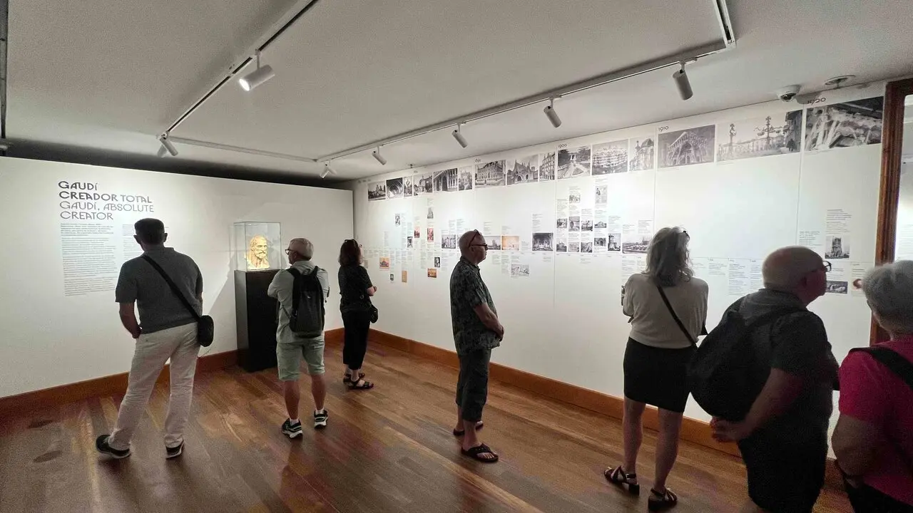 visitantes nueva exposici&oacute;n permanente Museo Casa Botines Gaudi