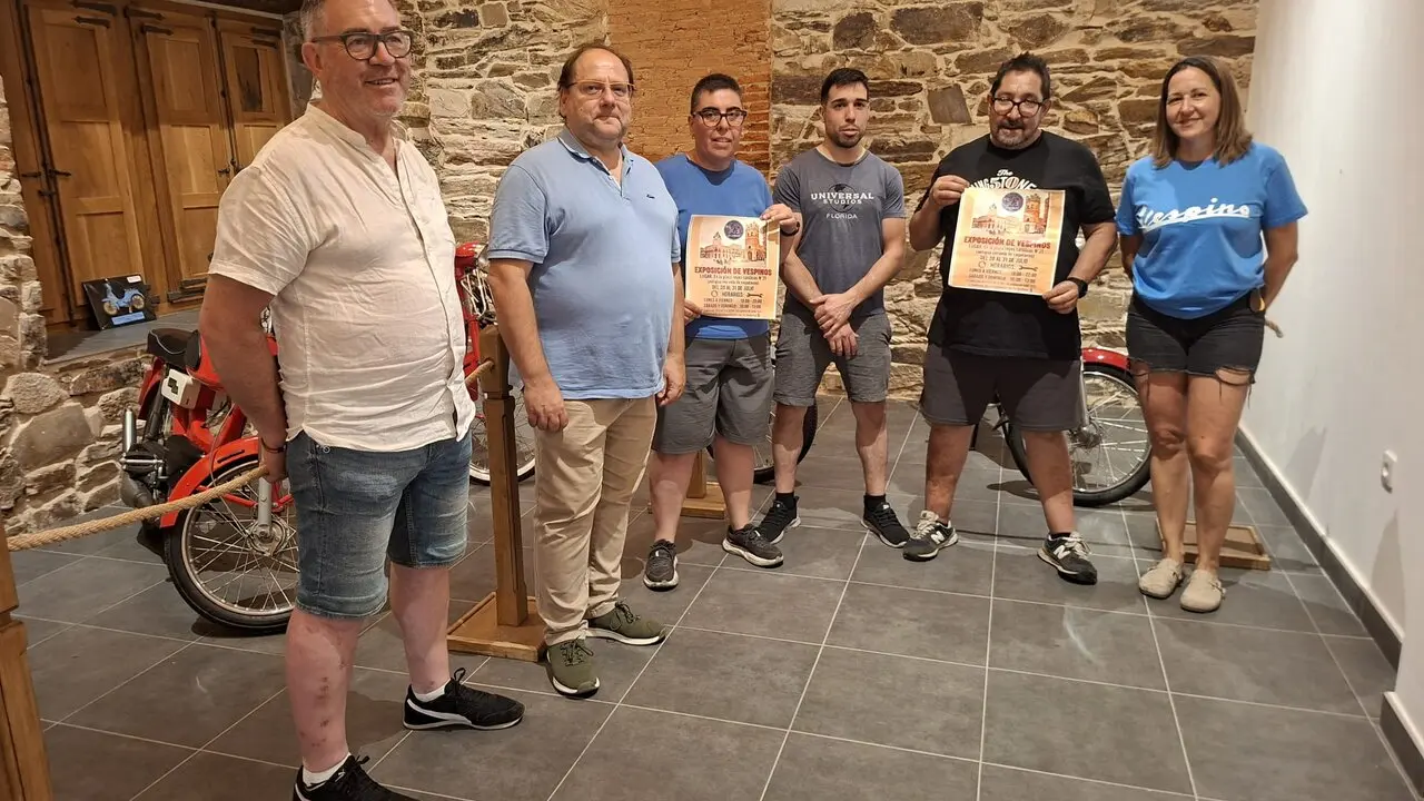 Exposición de vespinos en La Ba&ntilde;eza