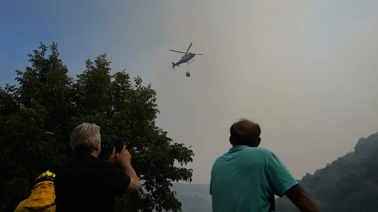 Incendio en la localidad de Quintela (Le&oacute;n)
