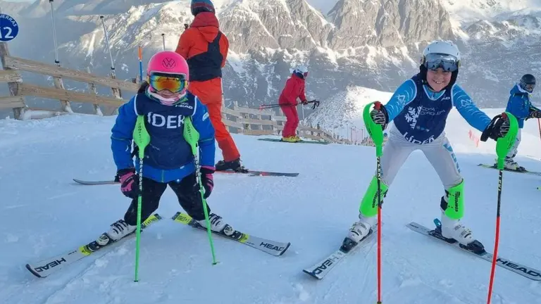 Los leoneses Pili y Chema Blanco Cebada han rematado con la Copa Cordillera una temporada magn&iacute;fica. | EC