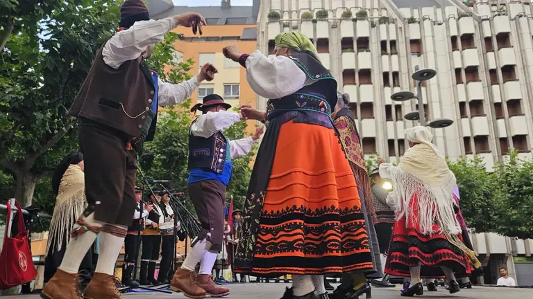 Bailes Regionales Xeitu San Juan en las Cortes Leonesas (8)