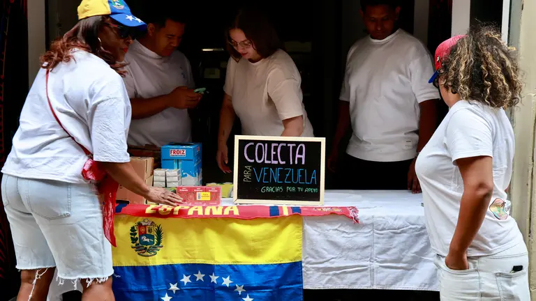 El pub La Perla del Caribe de Le&oacute;n organiza una recogida de art&iacute;culos de primera necesidad y alimentos para Venezuela. Campillo. Ical