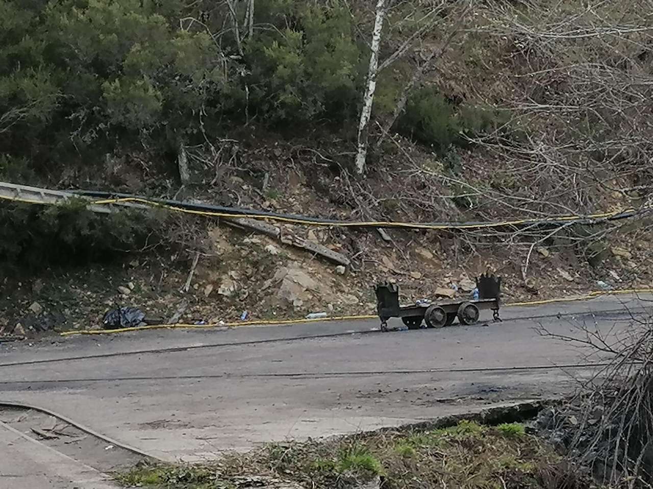 Una vagoneta para el transporte de mineral en las inmediaciones de la mina de Degaña este martes. / LEON24HORAS