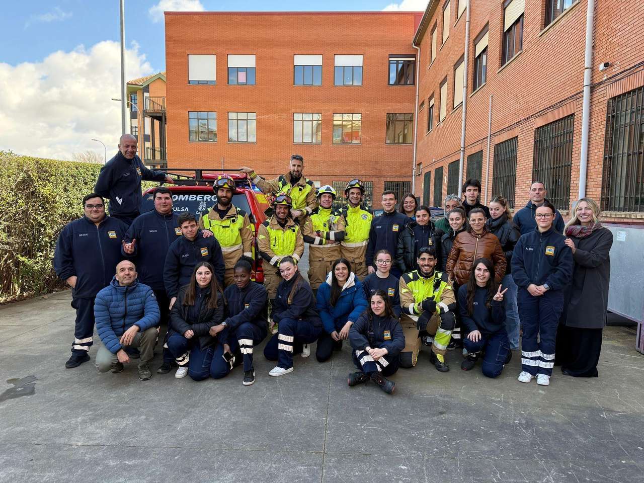 Simulacro incendio en el IES Giner de los Ríos de León. / AYTO LEÓN
