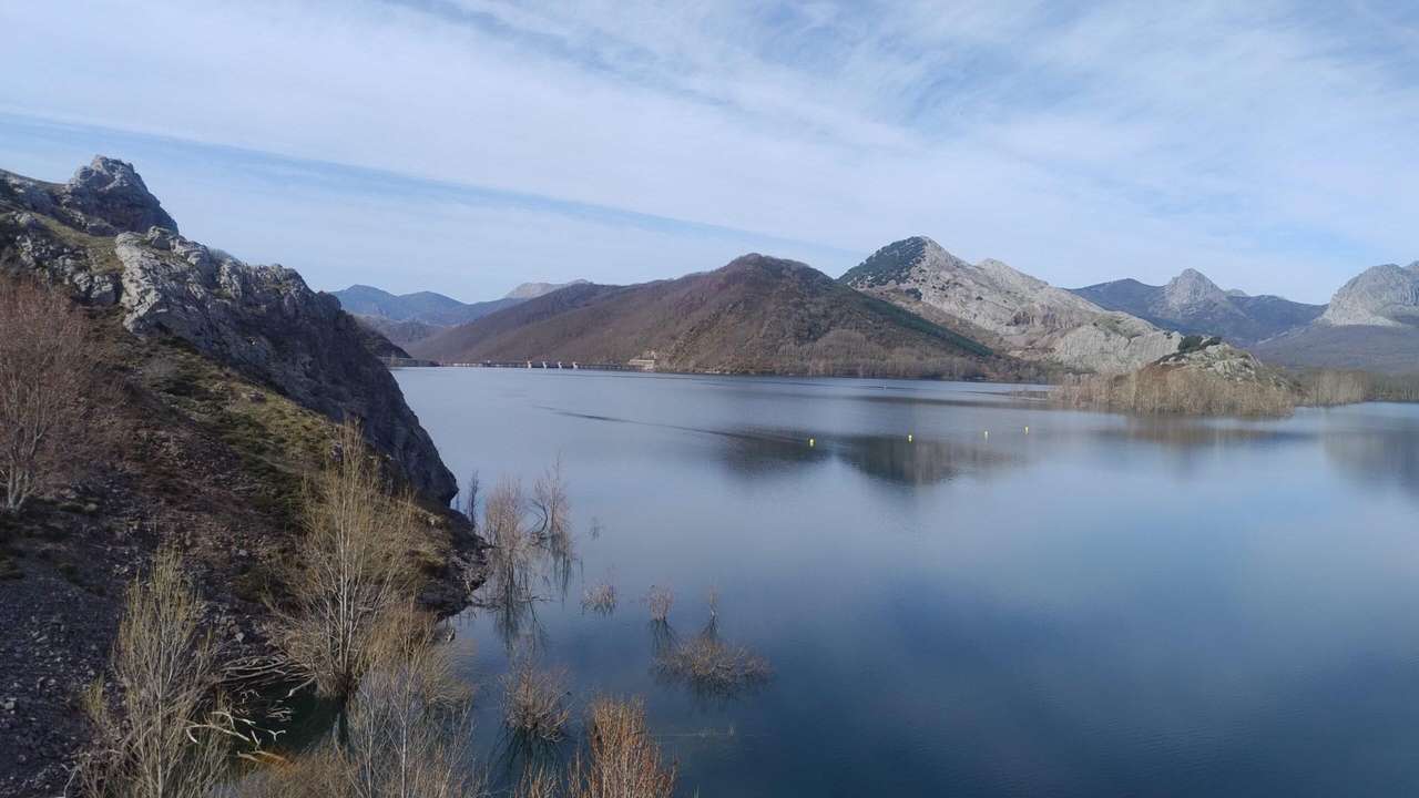 El embalse del Porma supera este miércoles el 91 por ciento de capacidad. / LEON24HORAS