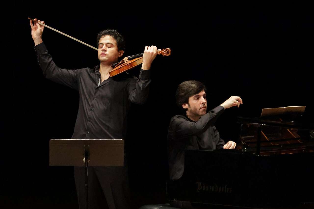 Alberto Reguera (violín) junto a Marc Piqué (piano) en una de sus actuaciones.
