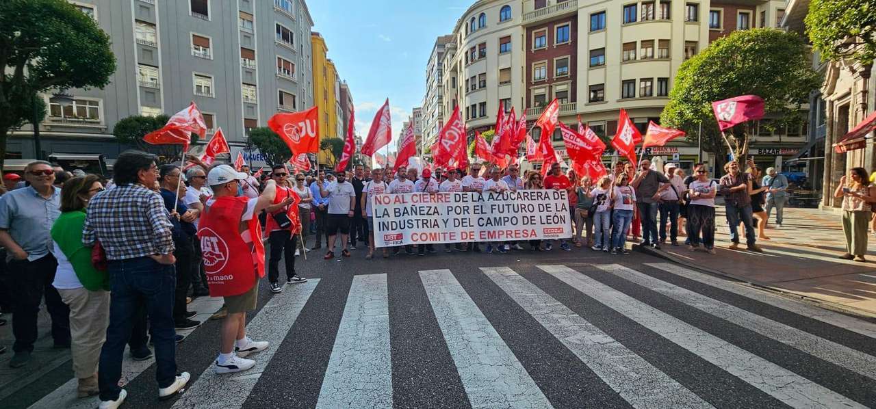 Manifestación en León contra el cierre de la azucarera de La Bañeza. León24horas.