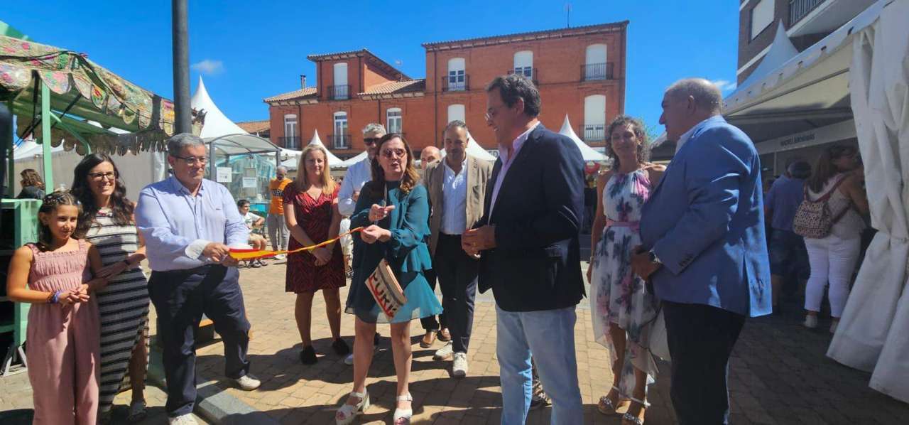 Puestos de la XVIII Feria del Dulce en Benavides de Órbigo. LEÓN 24 HORAS