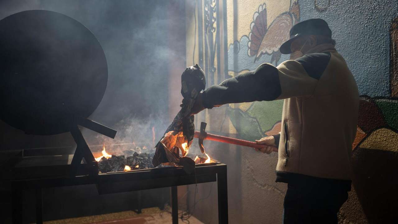 Vecinos de Matallana de Valmadrigal disfrutan del Filandón y Magosto con música, bingo y castañas asadas | APL