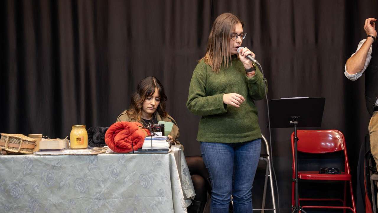 Vecinos de Matallana de Valmadrigal disfrutan del Filandón y Magosto con música, bingo y castañas asadas | APL