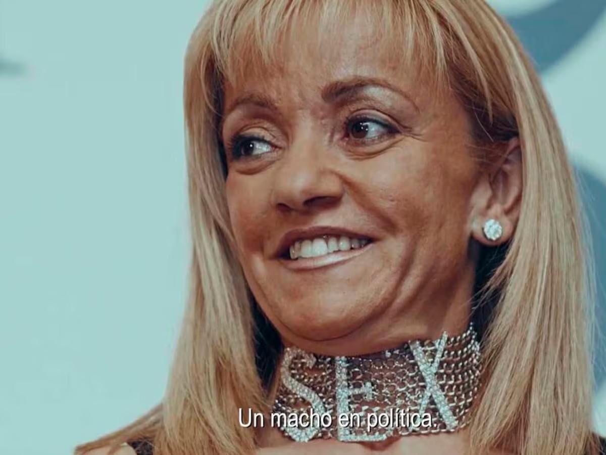 Isabel Carrasco, asesinada en 2014, en un fotograma de la serie documental 'Muerte en León'. | HBO