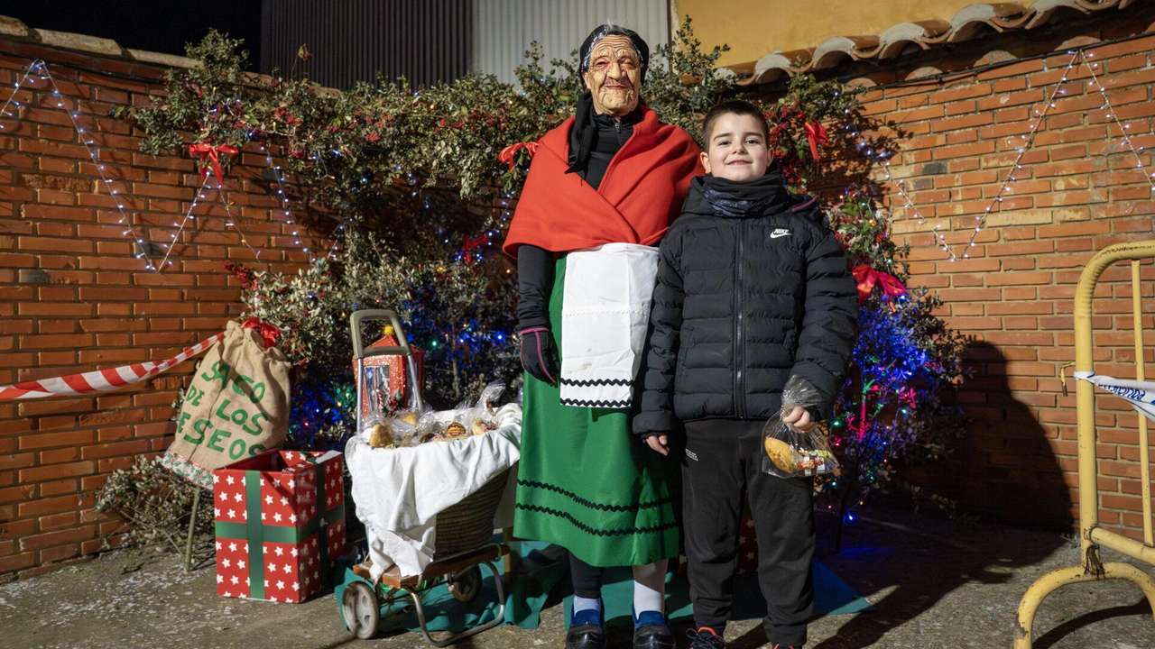 La Vieja del Monte llega al Barrio de la Peregrina de Sahagún | APL - Leon24Horas