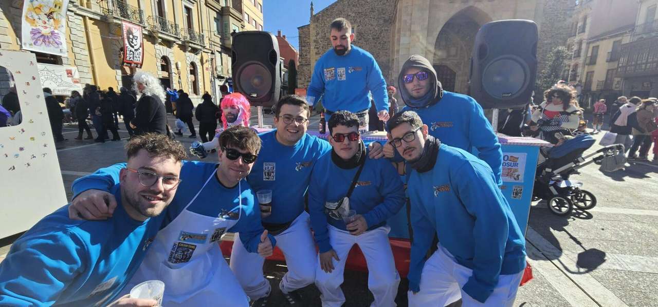 Este sábado en La Bañeza se vive la jornada favorita para los más creativos y originales con el Carnaval Auténtico. La clave es disfrutar.