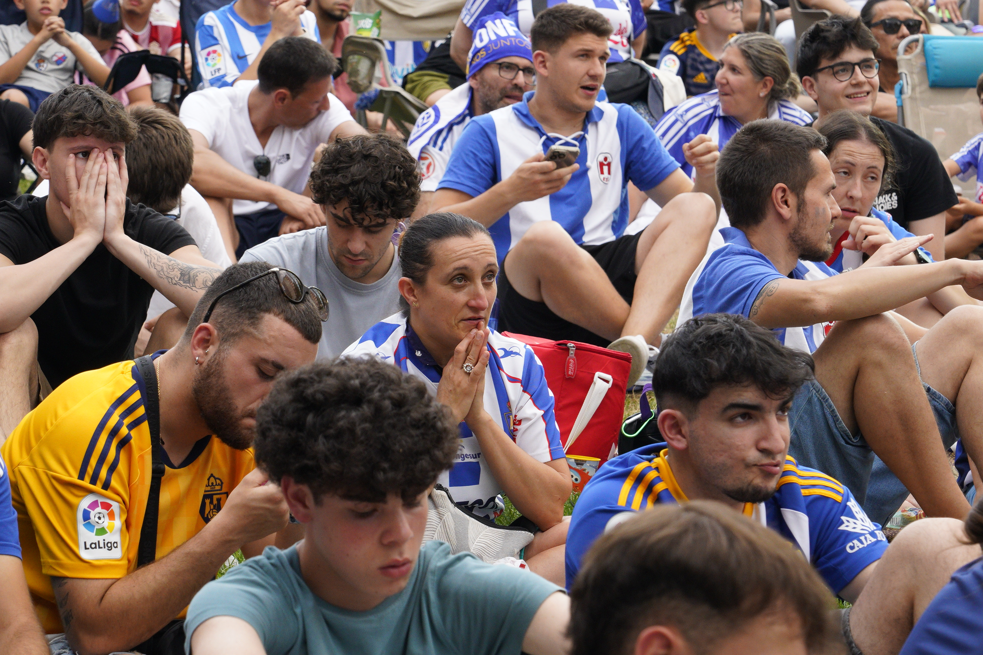 Aficionados de la S.D. Ponferradina durante la derrota en la final del play off de ascenso a segunda división contra el Celta Fortuna