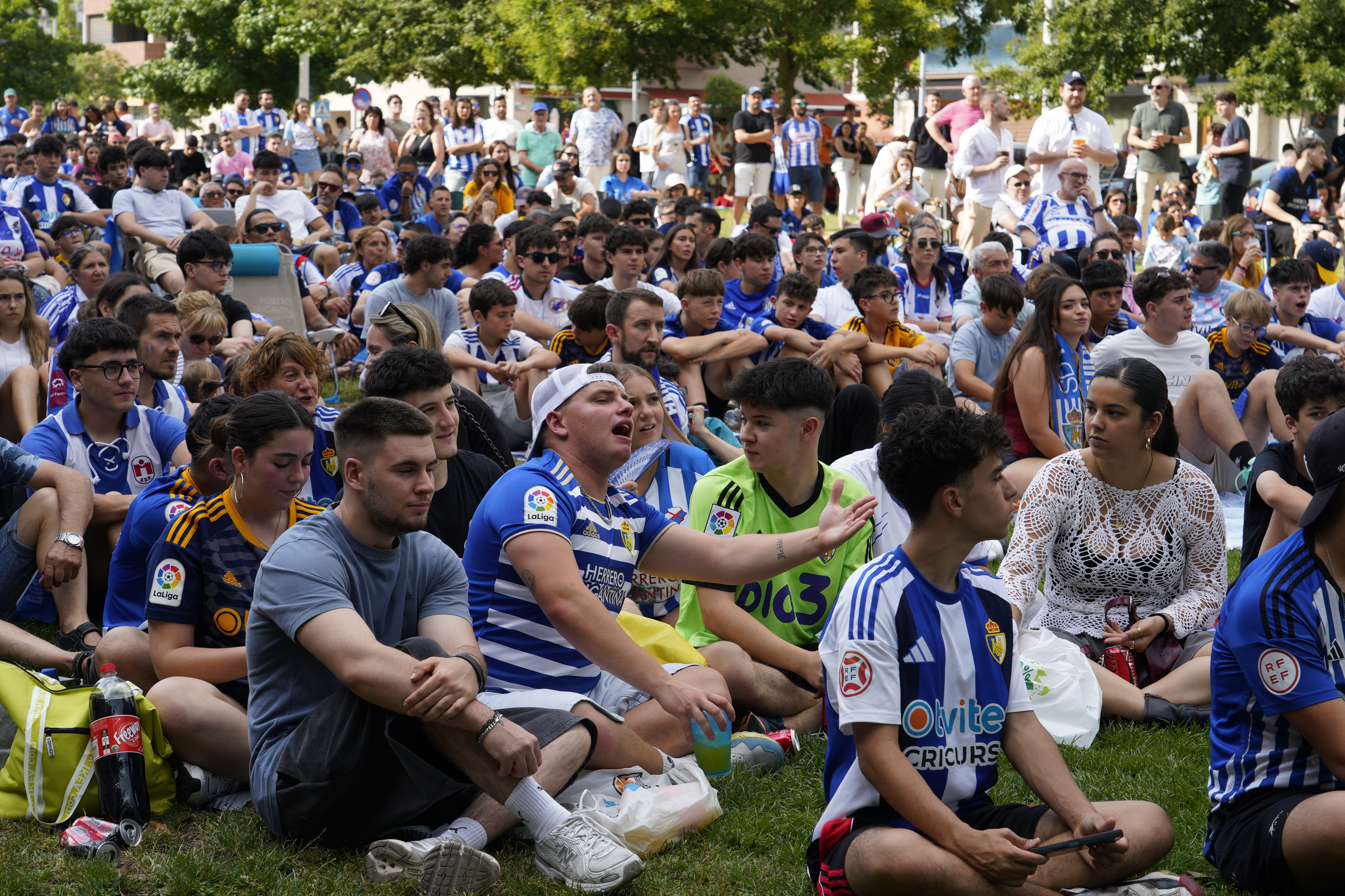 Aficionados de la S.D. Ponferradina durante la derrota en la final del play off de ascenso a segunda división contra el Celta Fortuna. César Sánchez. Ical