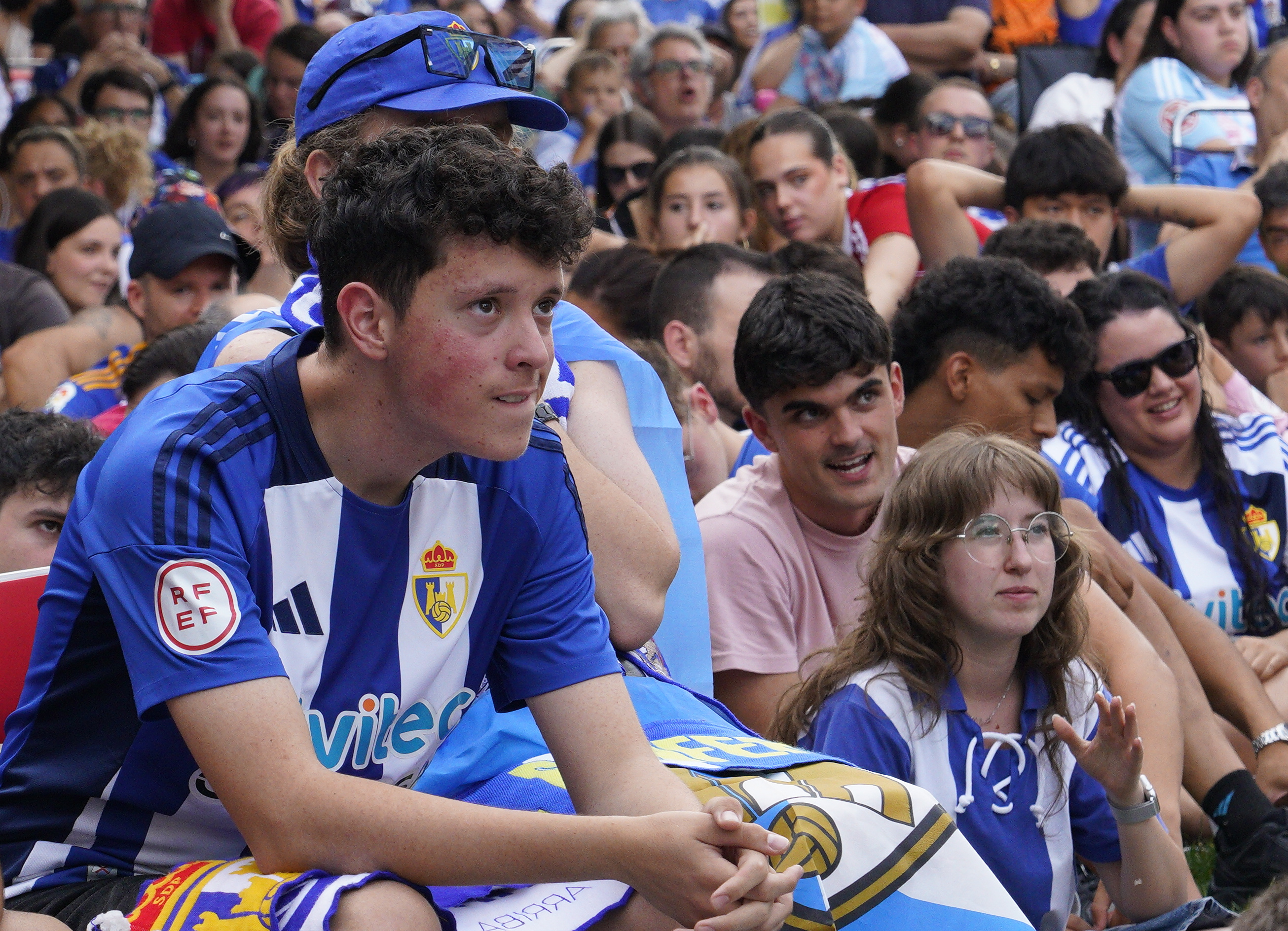 Aficionados de la S.D. Ponferradina durante la derrota en la final del play off de ascenso a segunda división contra el Celta Fortuna 
César Sánchez. Ical