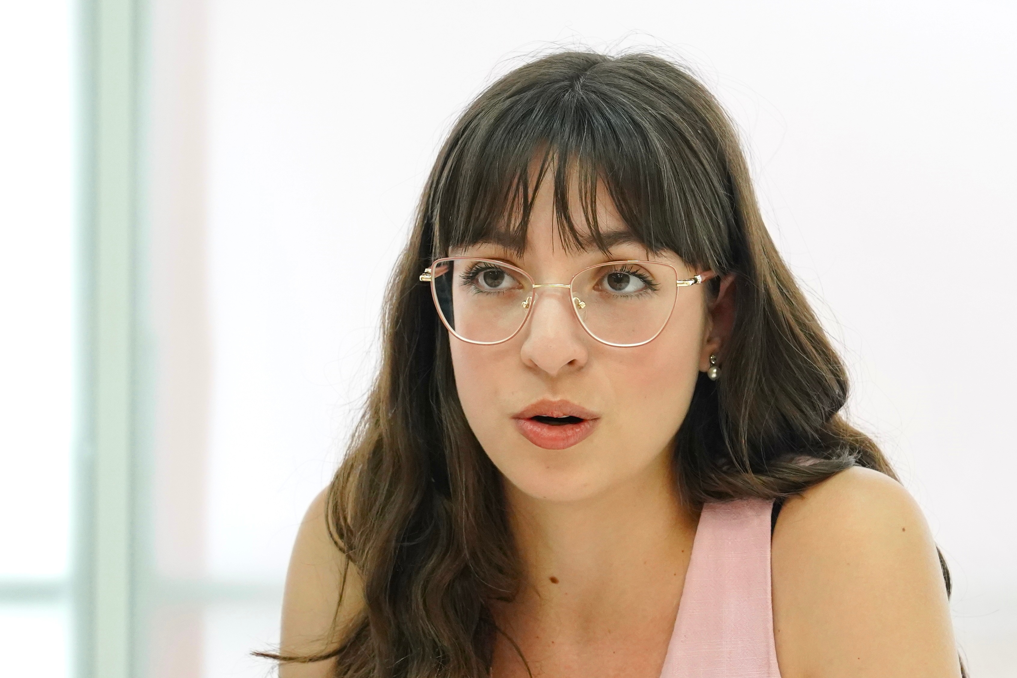 La portavoz del PSOE de León, Lucía de Castro, y el secretario de Políticas LGTBI+, José Manuel Rubio, detallan las propuestas socialistas en defensa de los derechos y la igualdad del colectivo LGTBI+ con motivo del Orgullo 2026