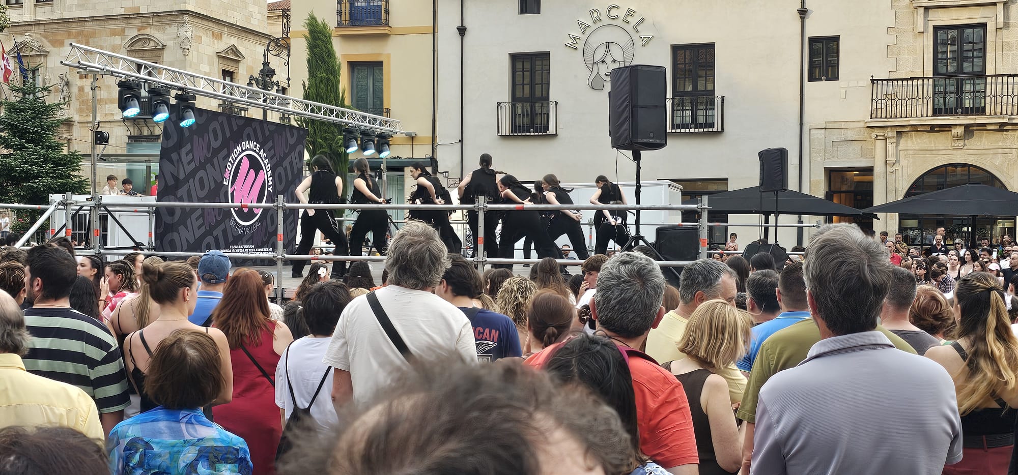 Emotion Dance (6)