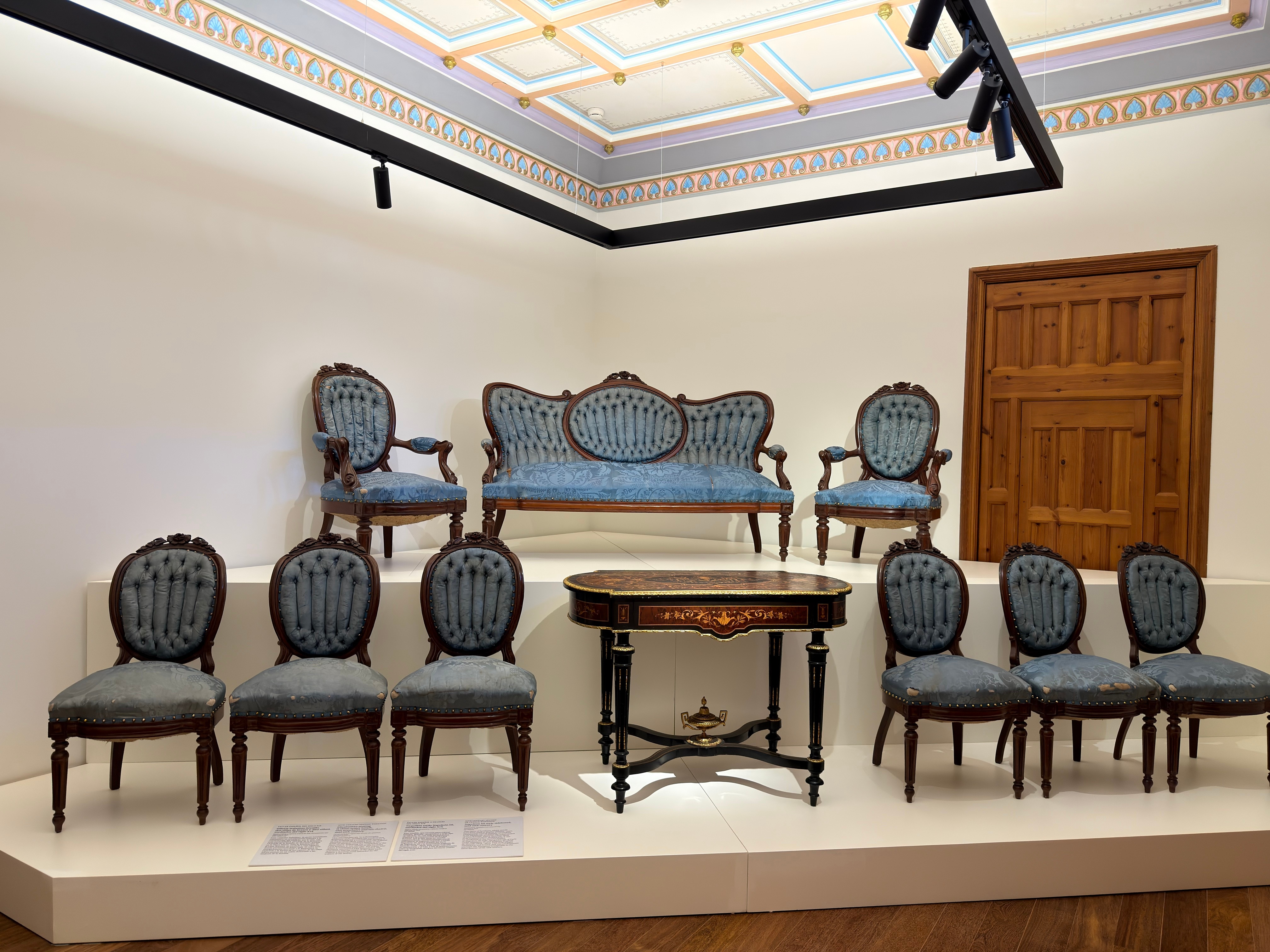 Salón azul, planta noble