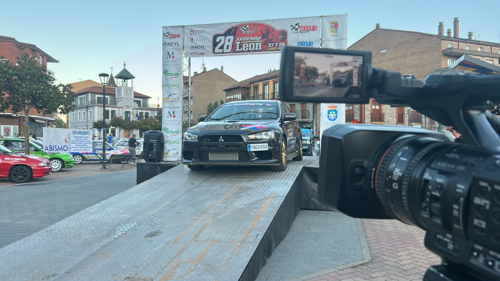 Salida desde La Robla del  XXVIII Rallye de León (3)