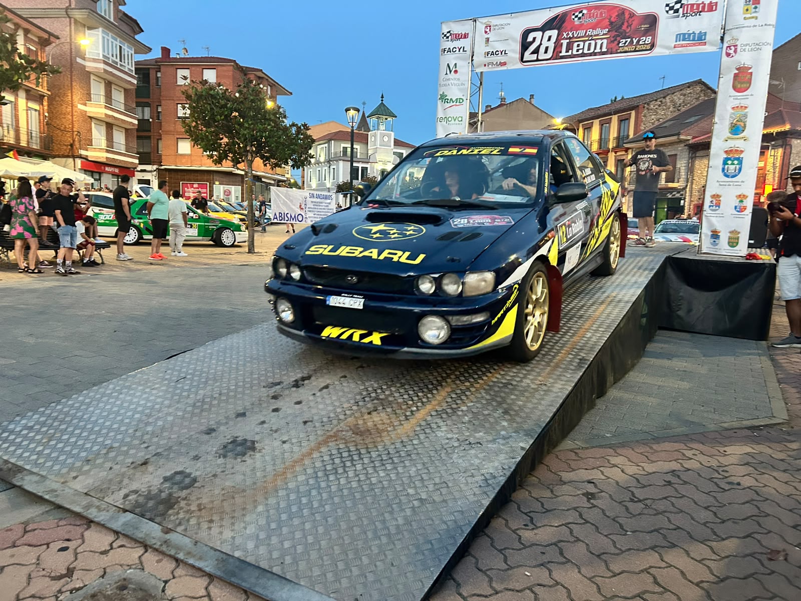 Salida desde La Robla del  XXVIII Rallye de León (4)