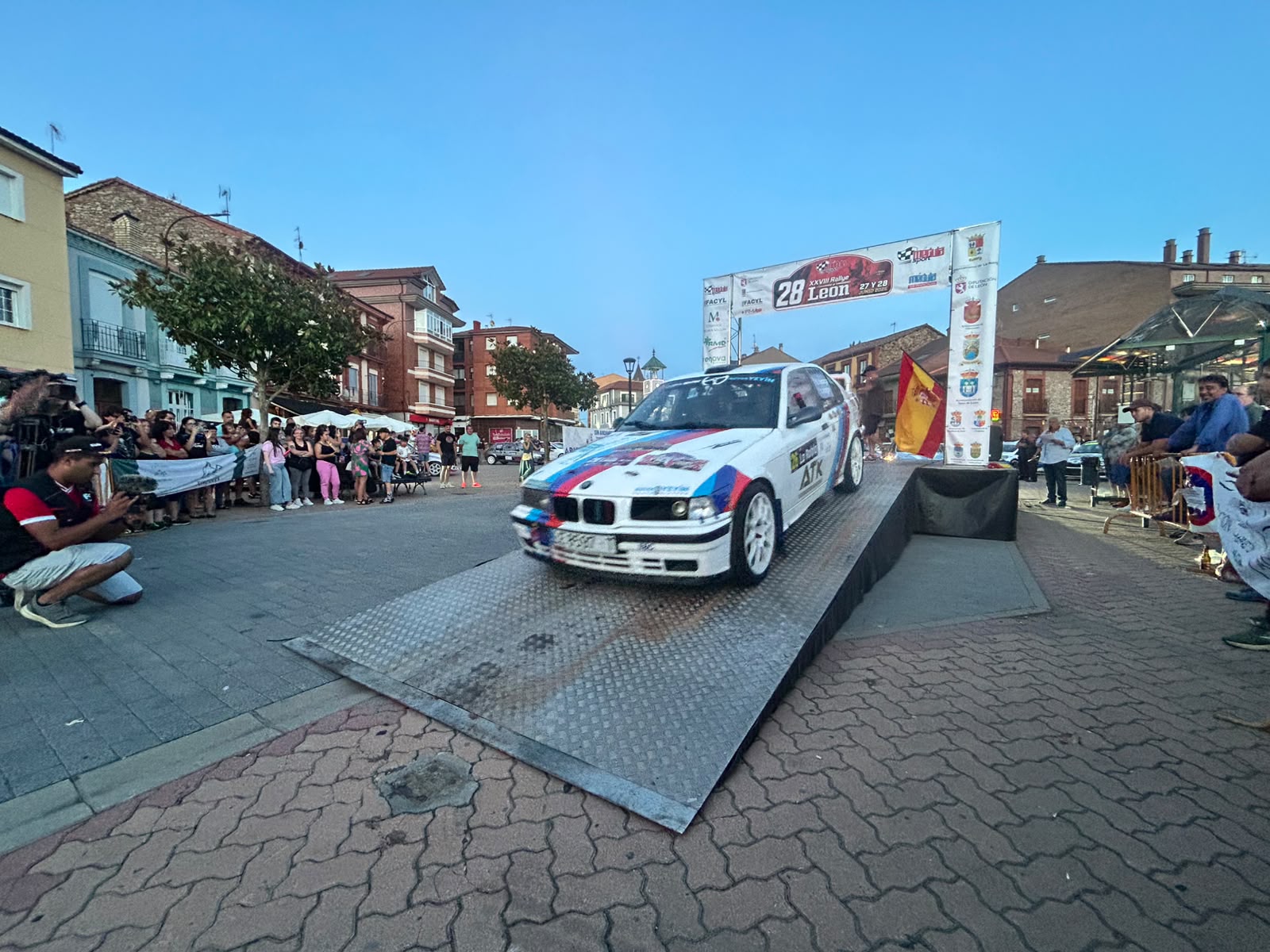Salida desde La Robla del  XXVIII Rallye de León (7)
