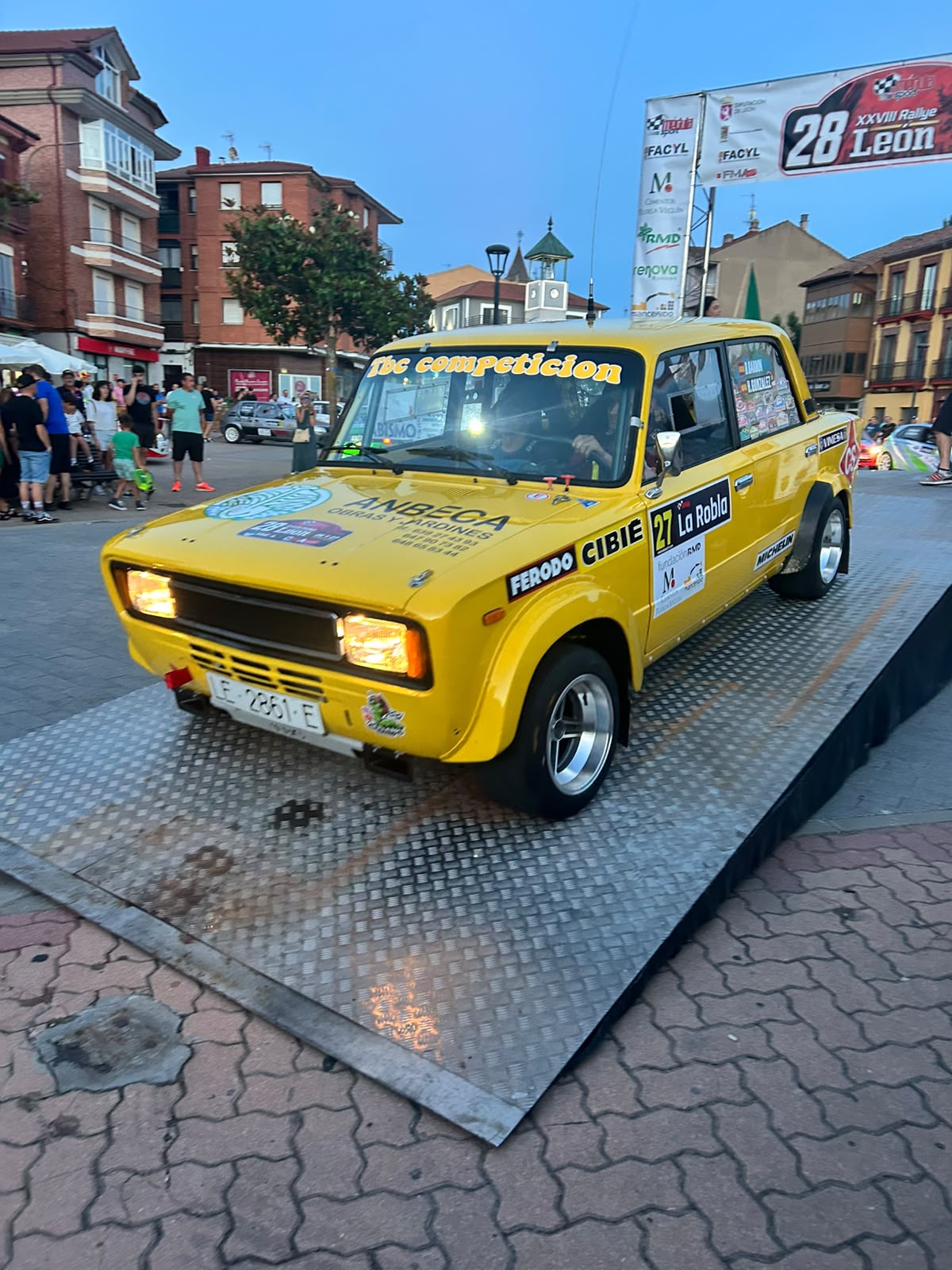 Salida desde La Robla del  XXVIII Rallye de León (10)