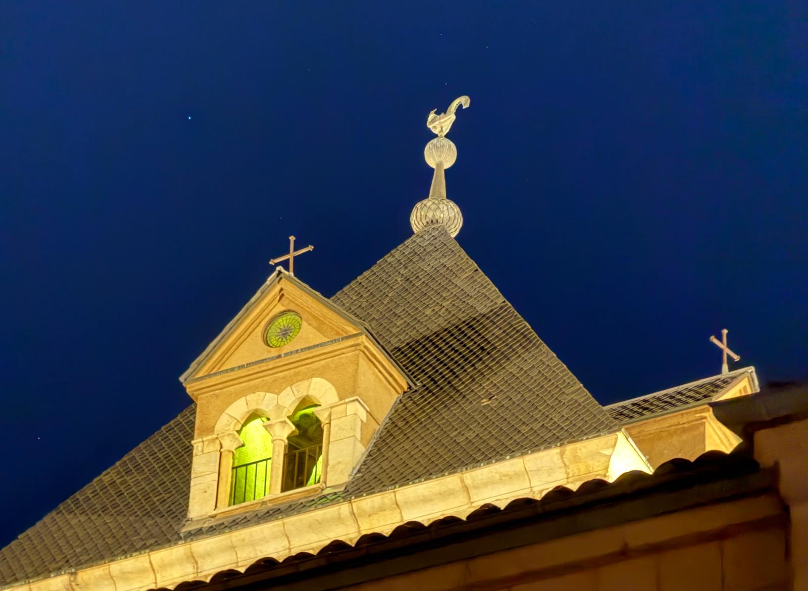 El claustro de San Isidoro acogió la puesta en escena de la ópera al aire libre sobre Urraca I. La noche acompañó. | SM