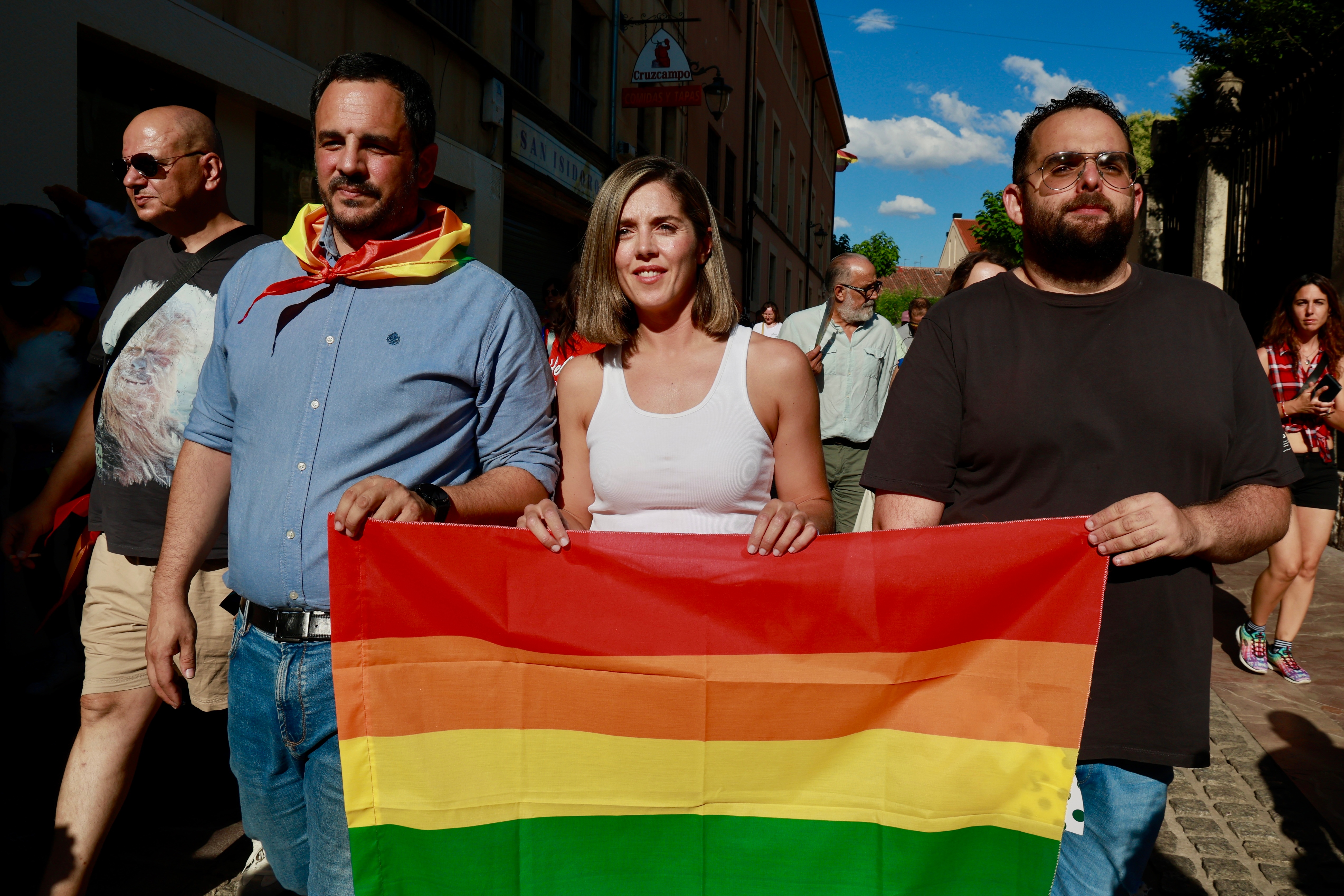 La Asociación León con Orgullo lleva a cabo un acto conmemorativo con motivo de la celebración del Día del Orgullo LGTBIAQ+, seguido de una manifestación