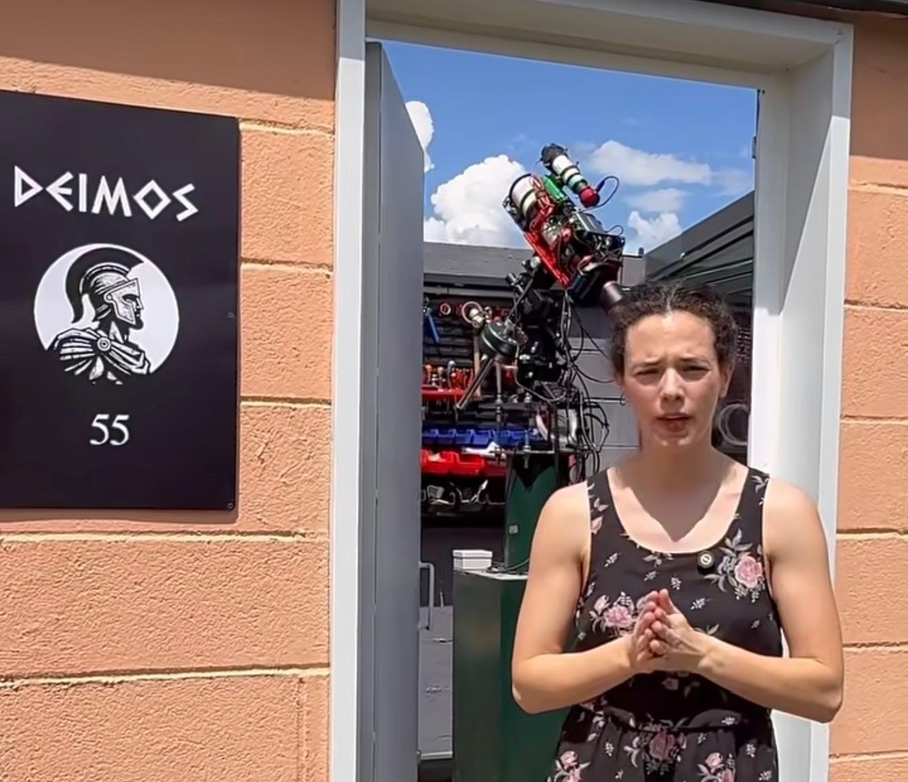 @unachicacosmica_ denuncia en sus redes sociales lo que está ocurriendo con el observatorio astronómico de su padre en el pueblo, Bembibre.