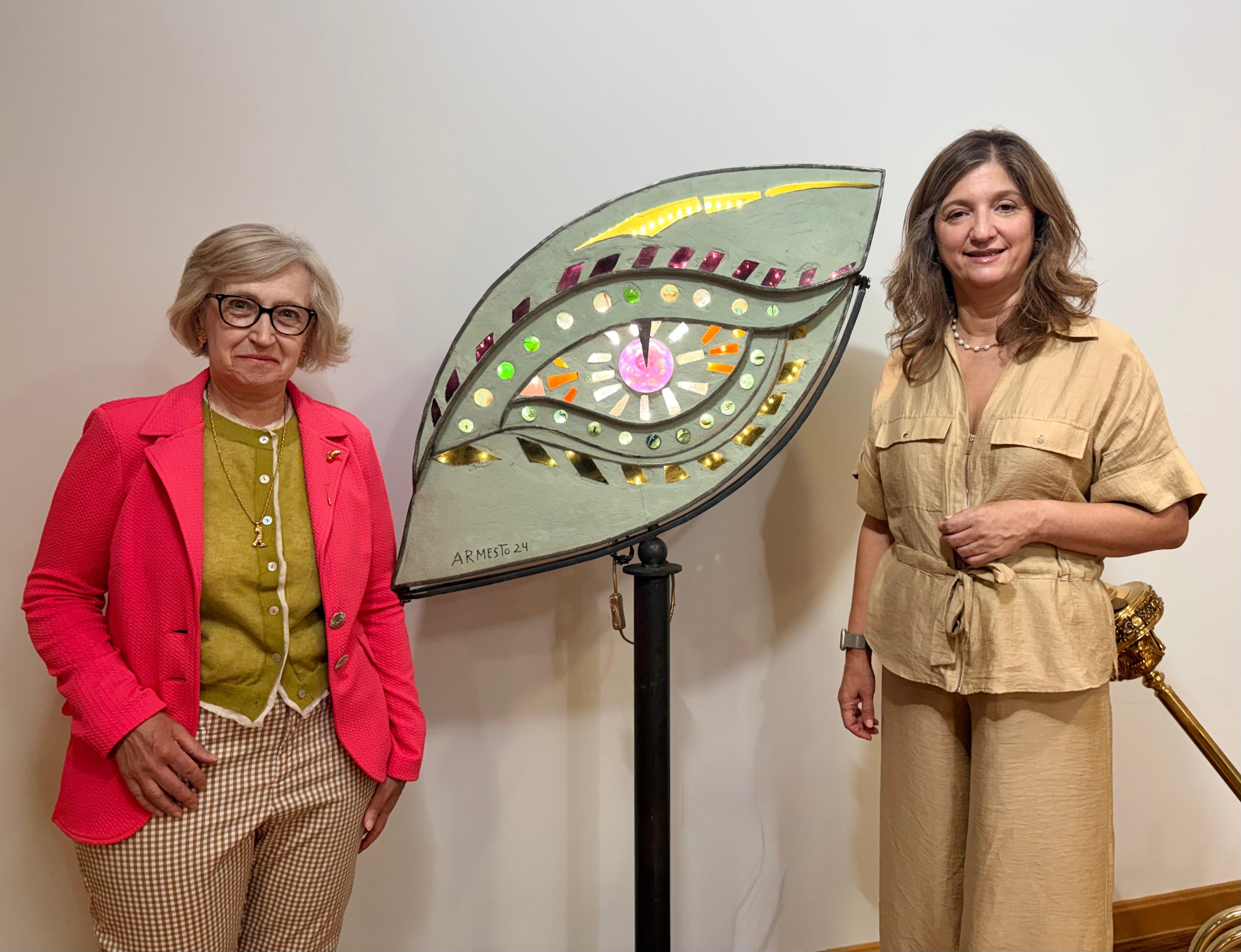 María Jesús García Armesto dona a la Universidad de León ‘Oculus Draconi’s, una escultura con forma de ojo de dragón ue homenajea al arquitecto catalán