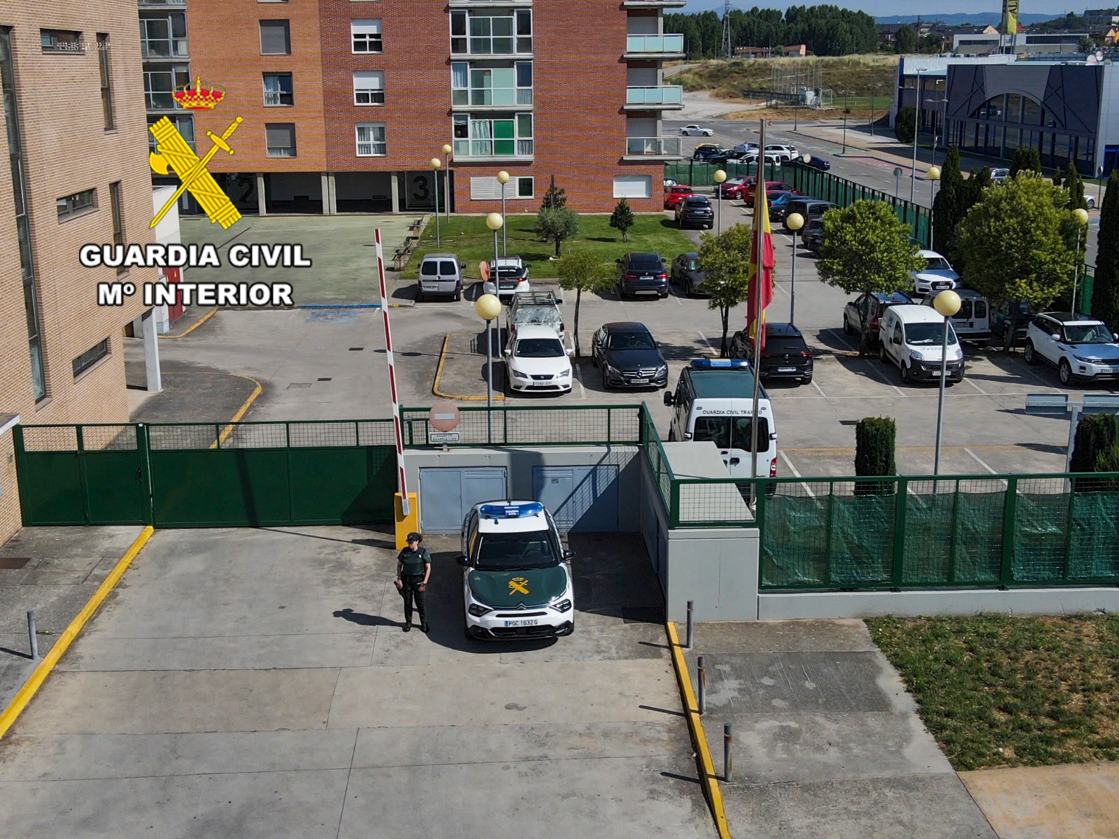 El ahora encarcelado por el asesinato de María en Camponaraya estuvo detenido enel cuartel de la Guardia Civil de Cacabelos. | GC