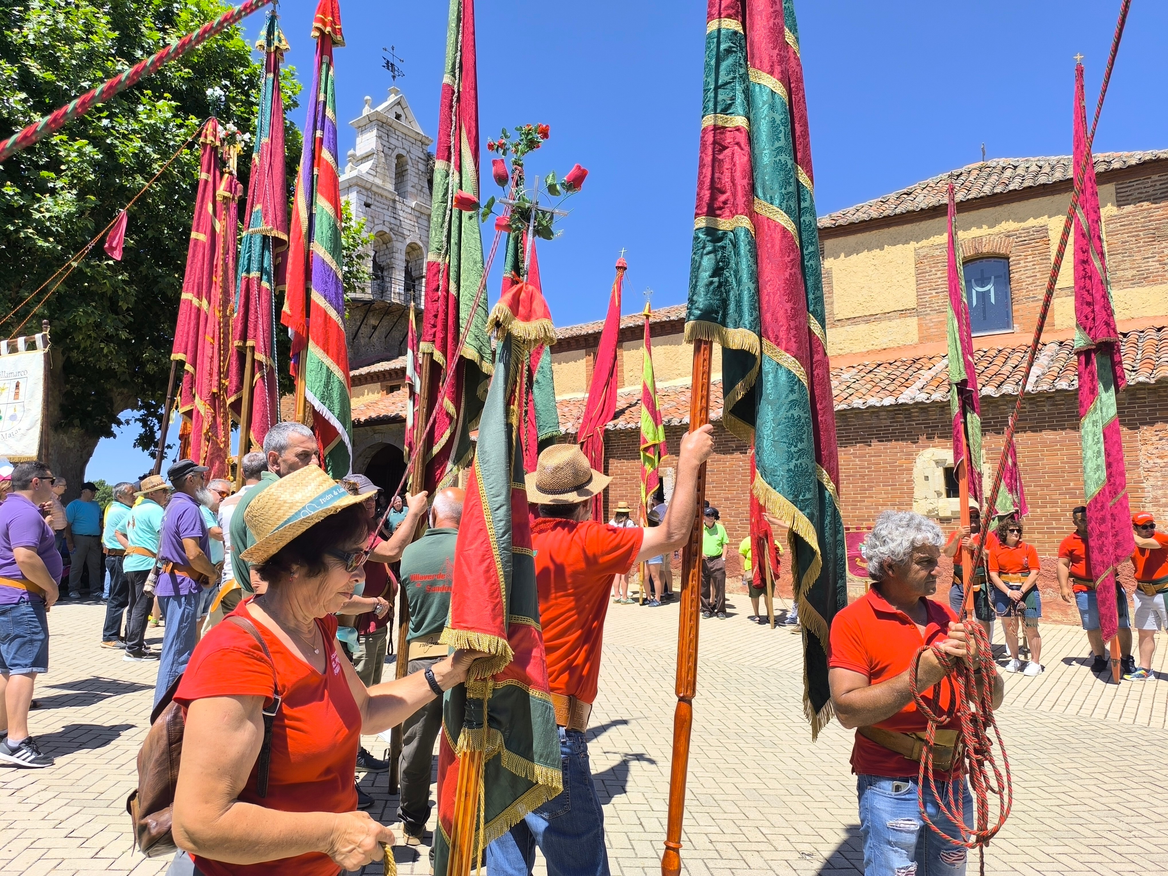 Fiestas de Sariegos. Pendonada y procesión. León24horas