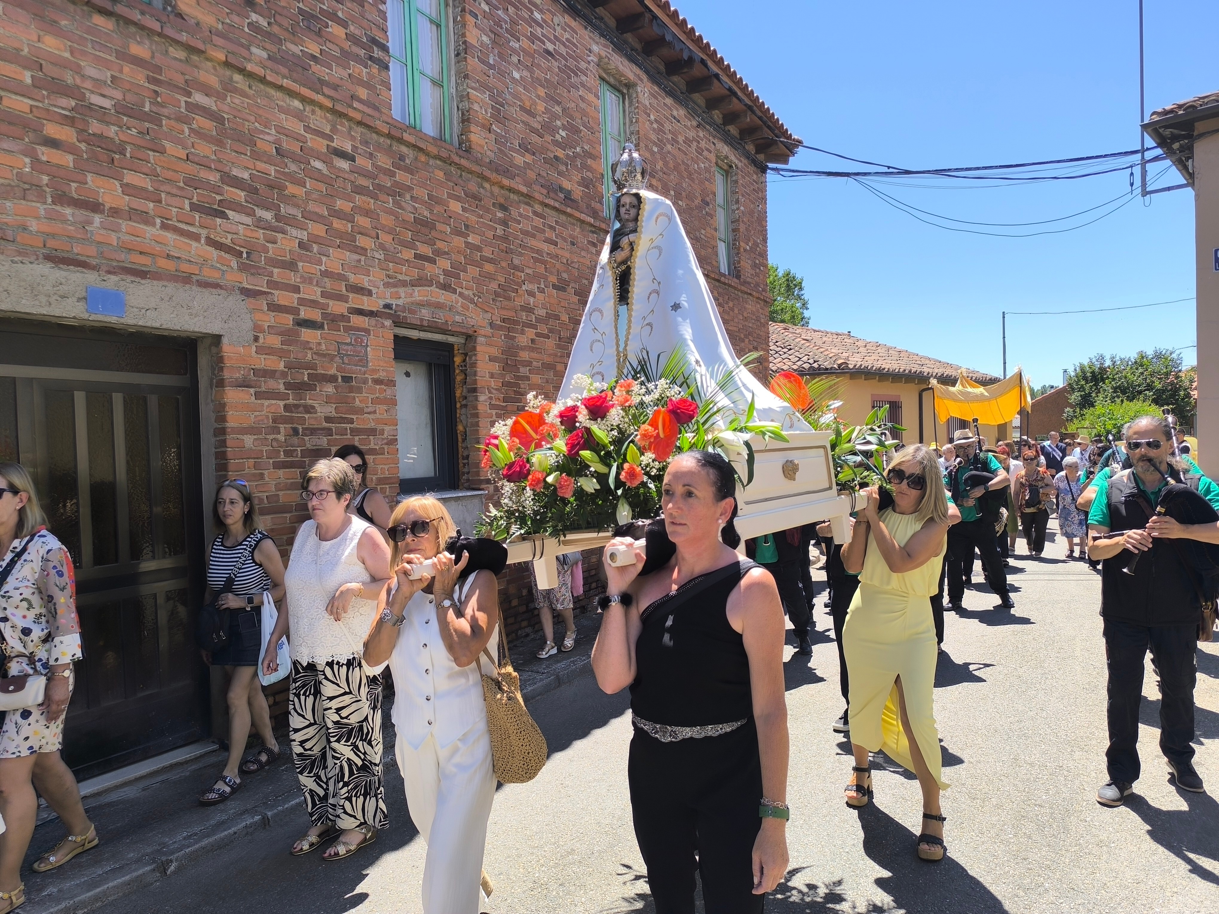 Fiestas de Sariegos. Pendonada y procesión. León24horas
