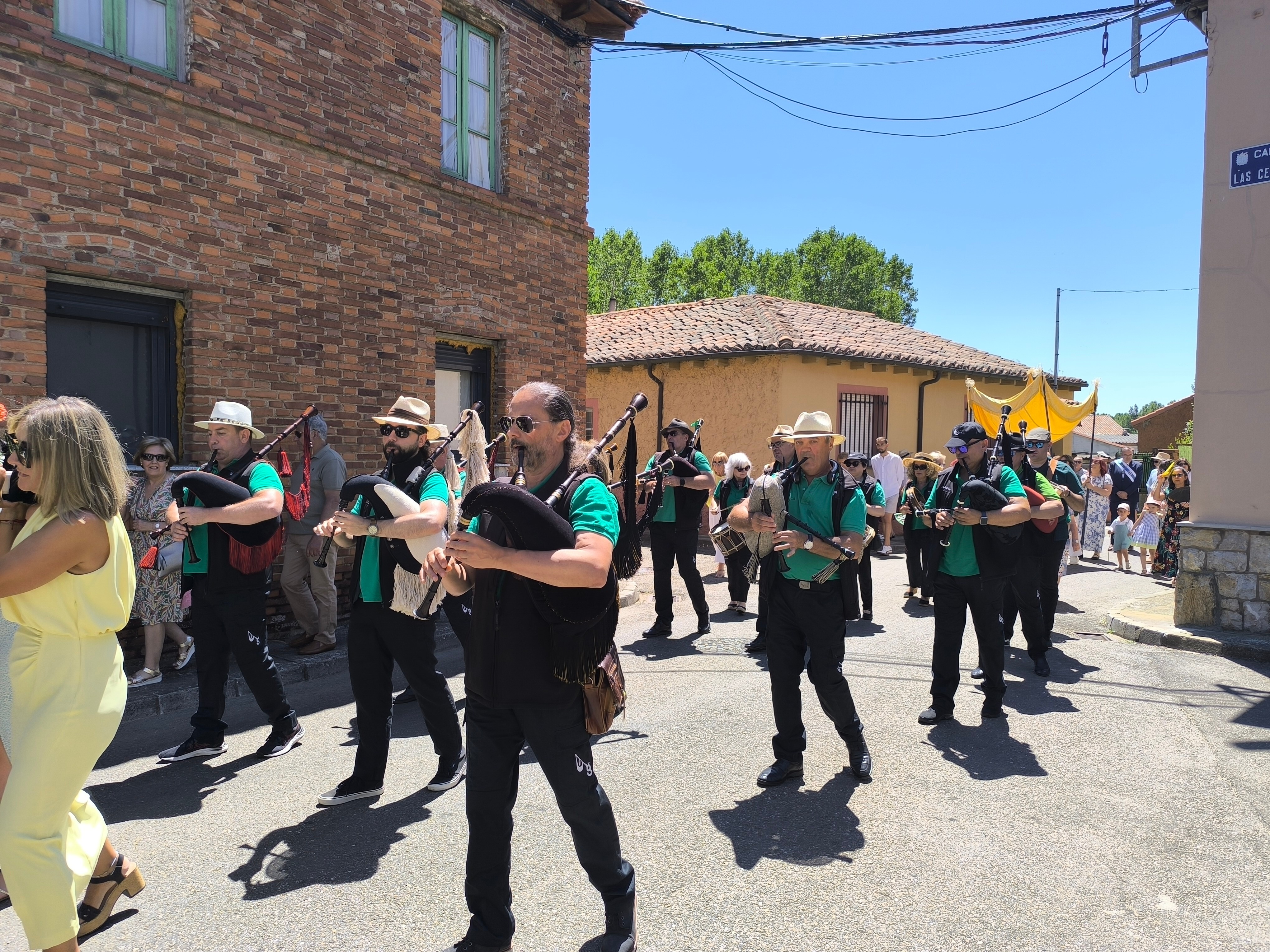 Fiestas de Sariegos. Pendonada y procesión. León24horas