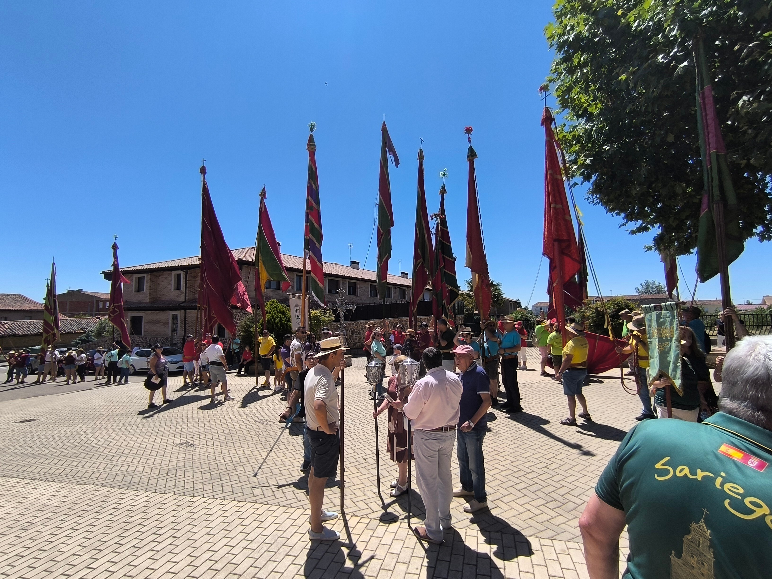 Fiestas de Sariegos. Pendonada y procesión. León24horas