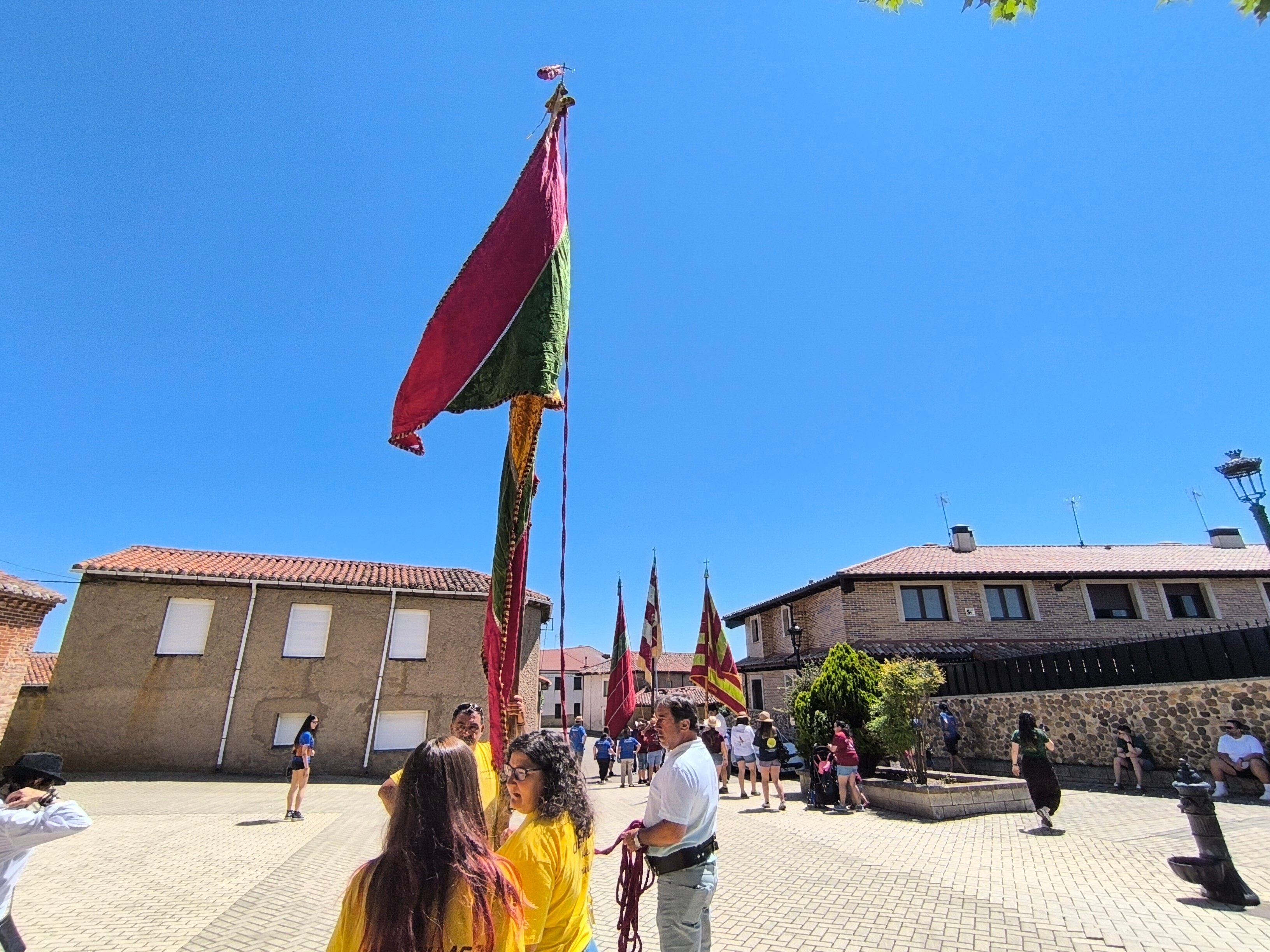 Fiestas de Sariegos. Pendonada y procesión. León24horas
