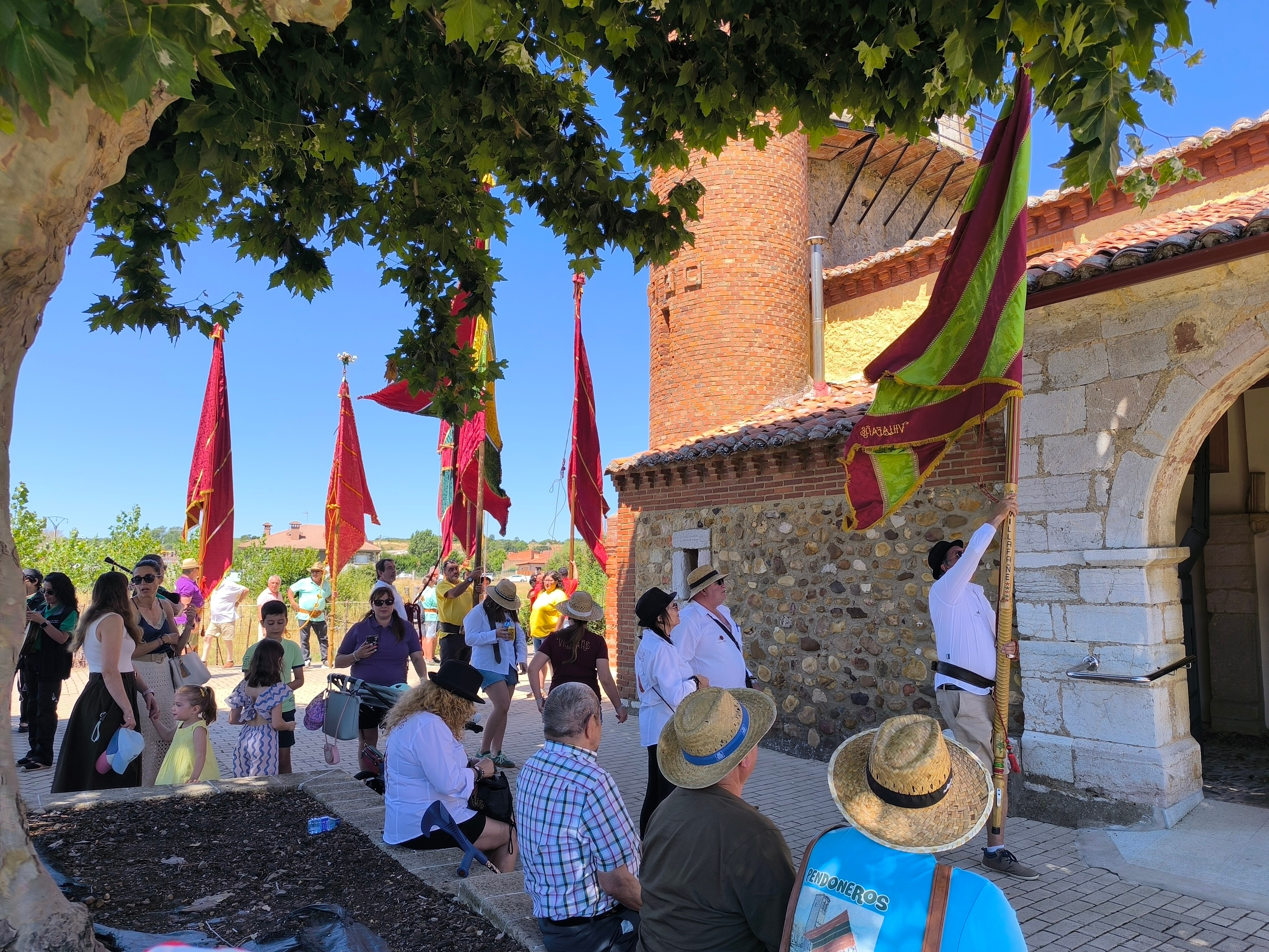Fiestas de Sariegos. Pendonada y procesión. León24horas