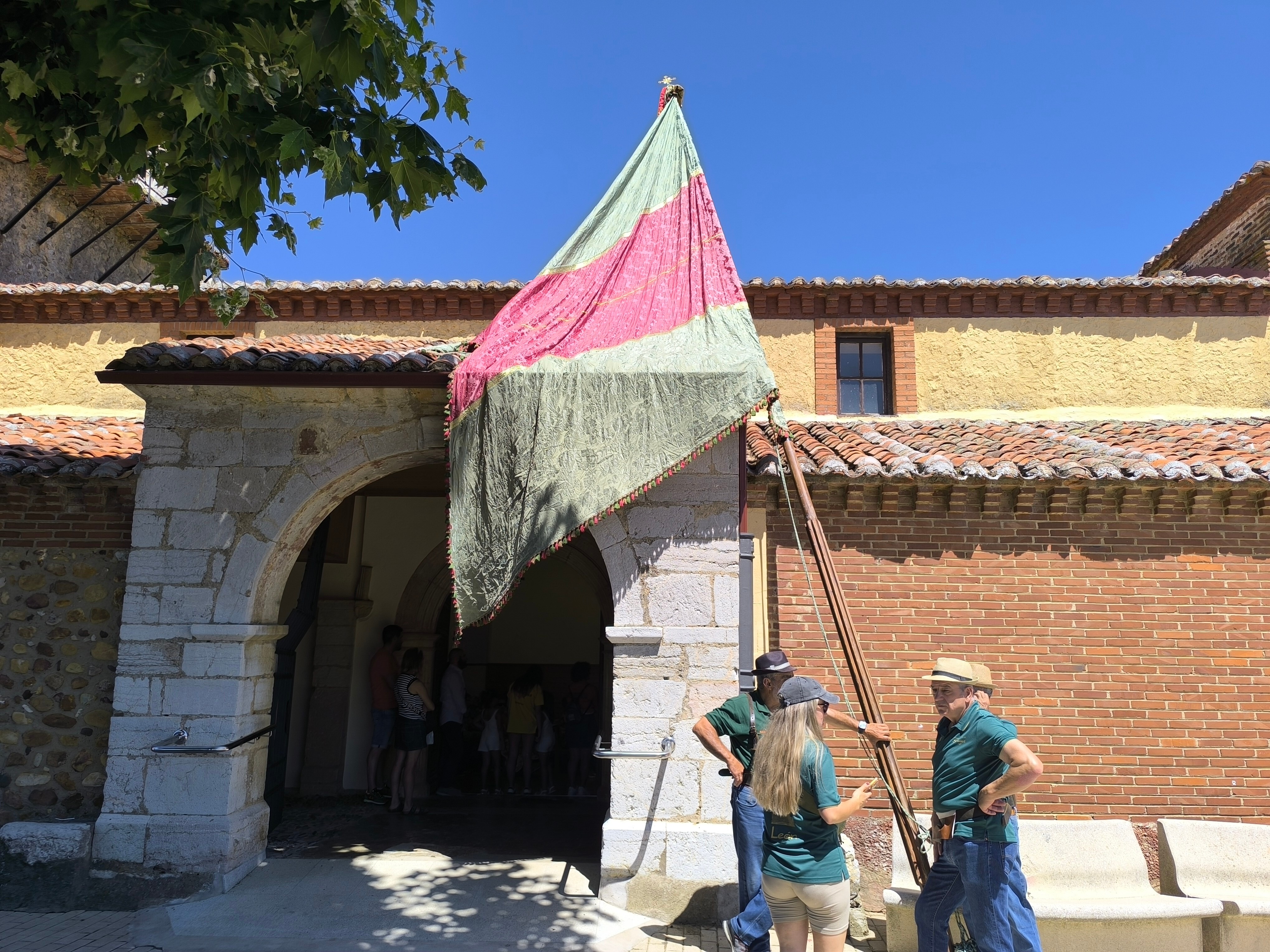Fiestas de Sariegos. Pendonada y procesión. León24horas
